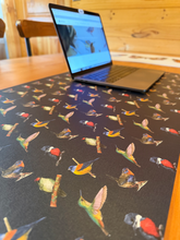 Cargar imagen en el visor de la galería, DESK MAT AVES OSCURO